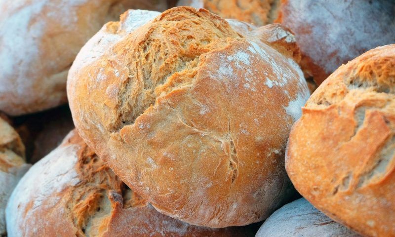 Диетолог Гинзбург рассказал, чем грозит употребление белого хлеба