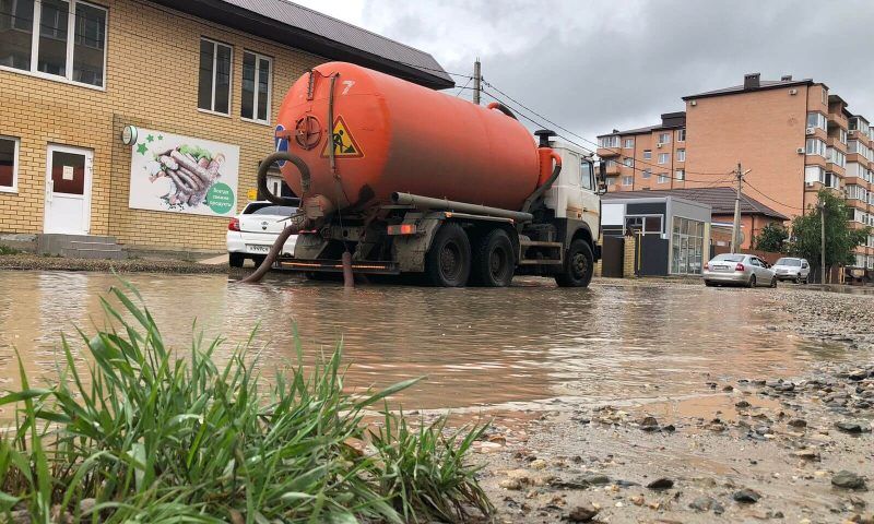 Ливень в Краснодаре: водооткачивающая техника ликвидирует локальные подтопления