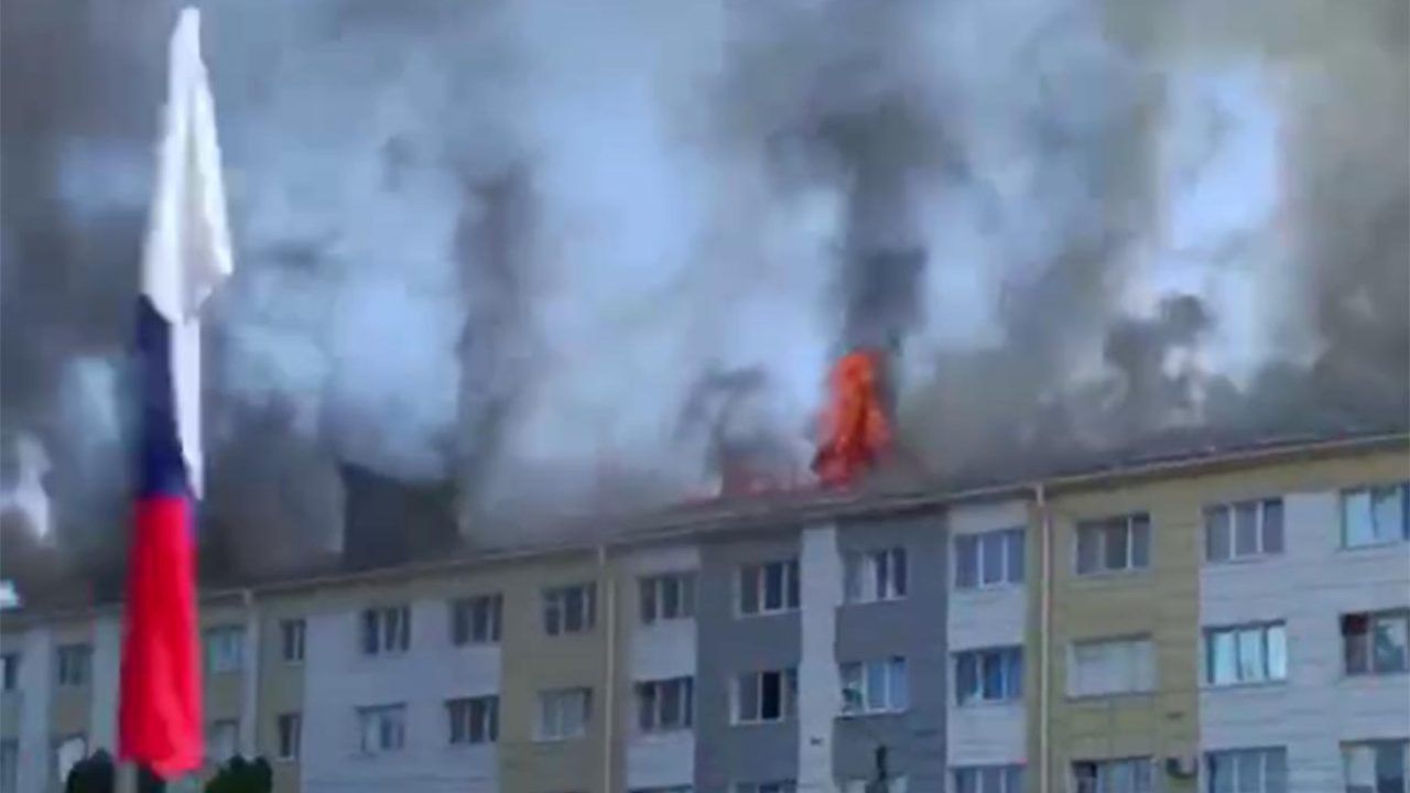 Многоэтажный дом в Шебекино полыхает после обстрела ВСУ. Видео - 1 июня,  2023 Все новости, Происшествия «Кубань 24»