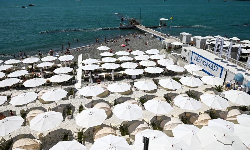 «Безналом» теперь можно расплатиться за услуги еще на пяти пляжах в Сочи