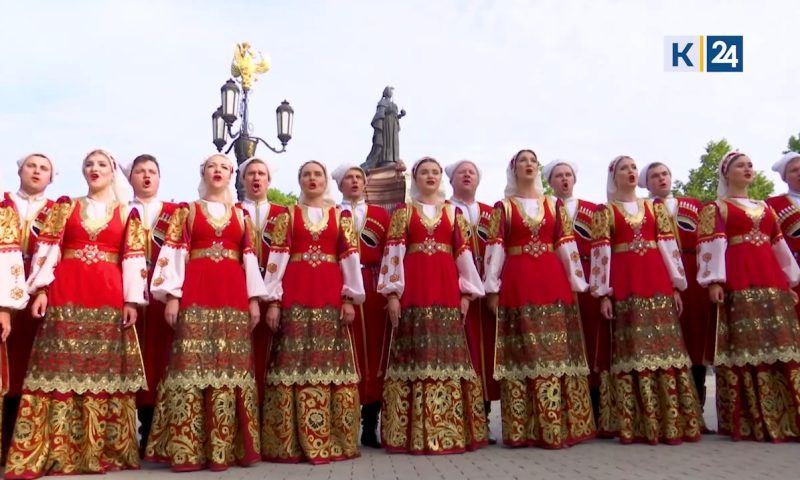 Ко Дню России участники из всех регионов страны хором споют «Выйду ночью в поле с конем»