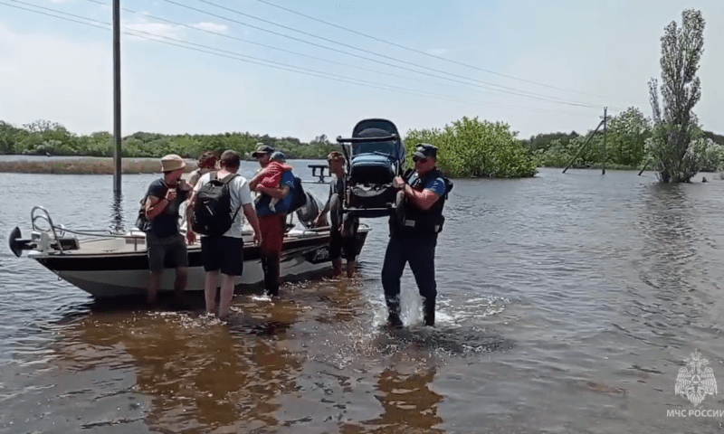 Более 6 тыс. человек эвакуировали из затопленных населенных пунктов в Херсонской области после ЧП на Каховской ГЭС
