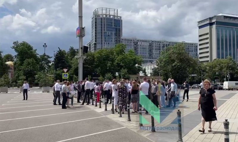 Плановая эвакуация: в мэрии Краснодара провели учебную тренировку по пожарной безопасности