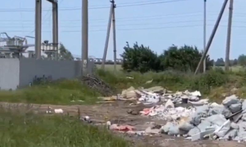 В Краснодаре «черные» мусорщики несколько раз за день выбросили строительные отходы в поля