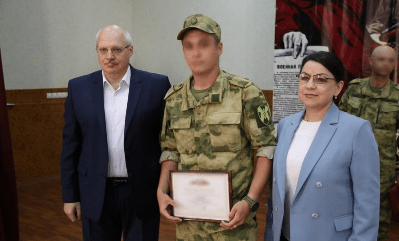 Мобилизованных спецназовцев отряда «Вятич» наградили медалями Росгвардии в Армавире