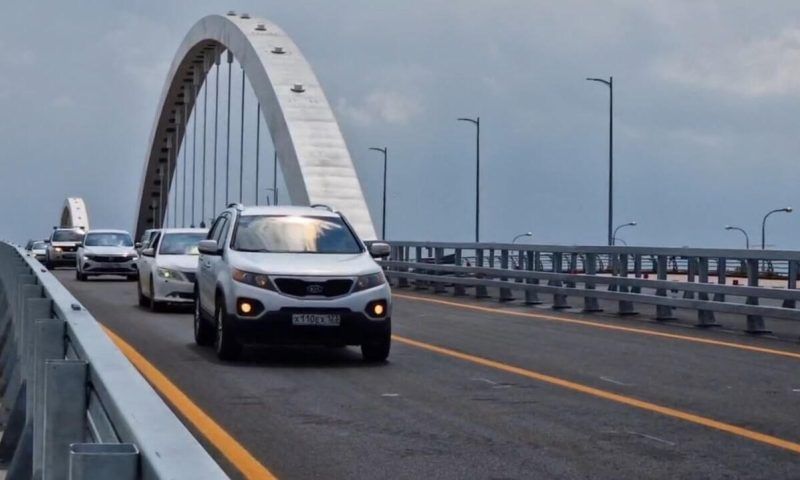 В Краснодаре запустили движение автомобилей по Яблоновскому мосту. Видео