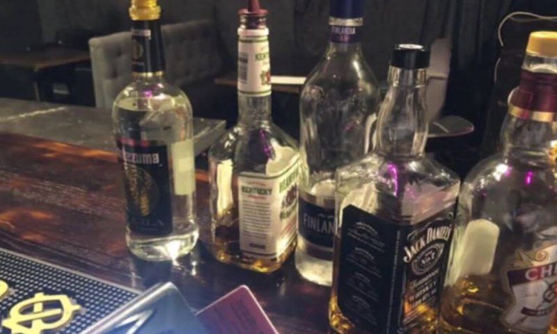 Полиция Сочи нашла контрафактный алкоголь в ночном клубе, где отравились школьницы