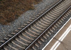 В Сочи приостановили движение поездов из-за схода оползня