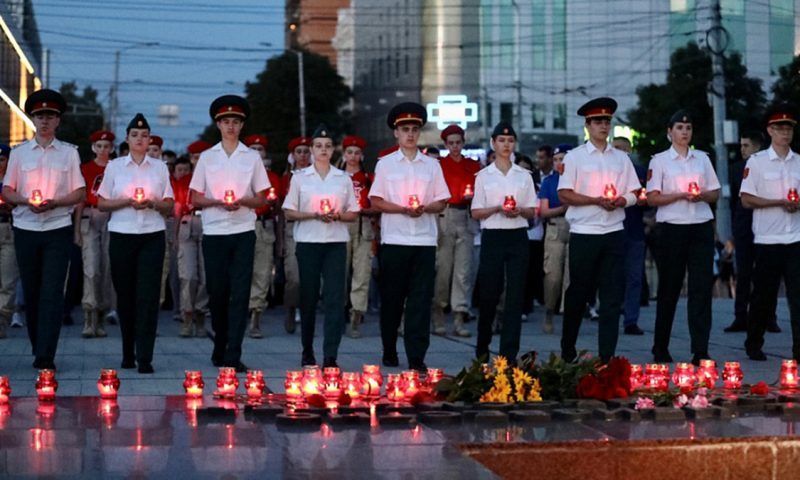 В России прошел день памяти и скорби по соотечественникам, погибшим в годы войны. «Факты»
