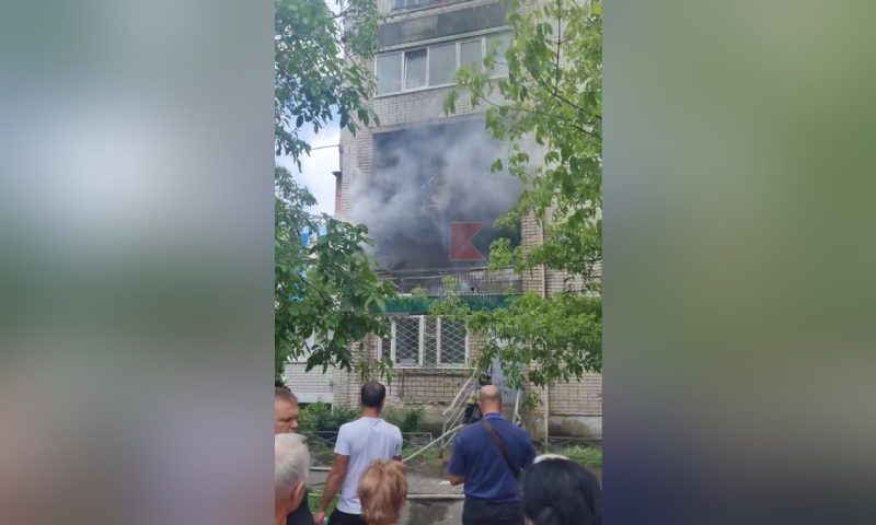 Более 20 человек эвакуировали во время пожара из многоэтажки в Краснодаре
