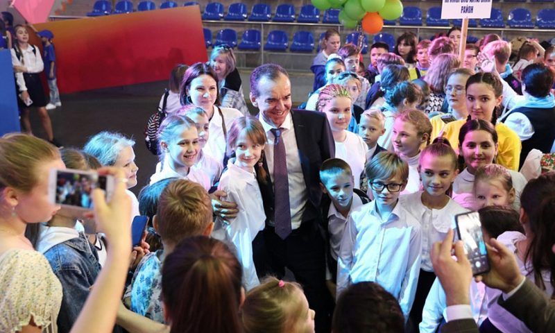 В День защиты детей лучшим молодым активистам губернатор Кубани вручил награды. «Факты»