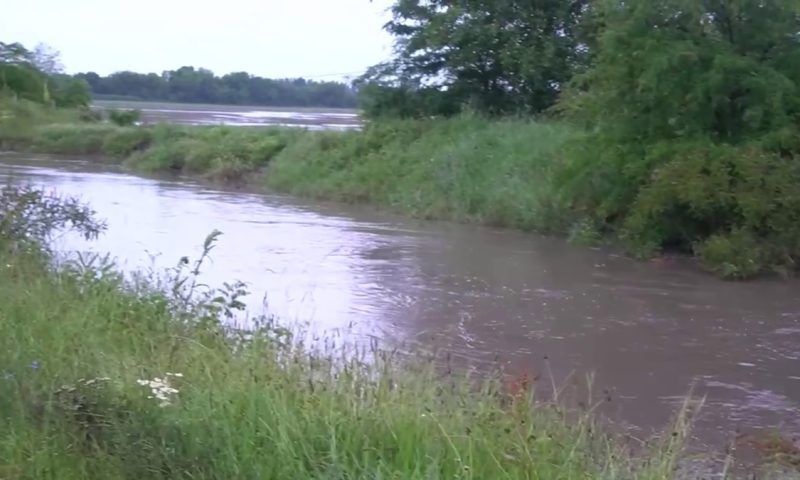 Вышедшая из берегов вода повредила автодорогу в Лабинском районе