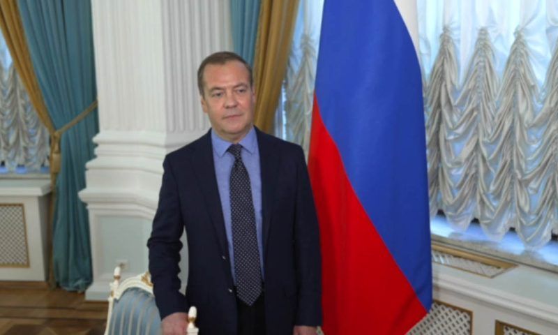 Медведев назвал условия для скорейшего завершения СВО