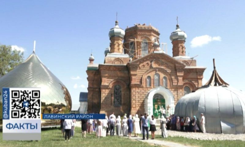 Новый купол для 100-летнего храма освятили в станице Вознесенской Лабинского района
