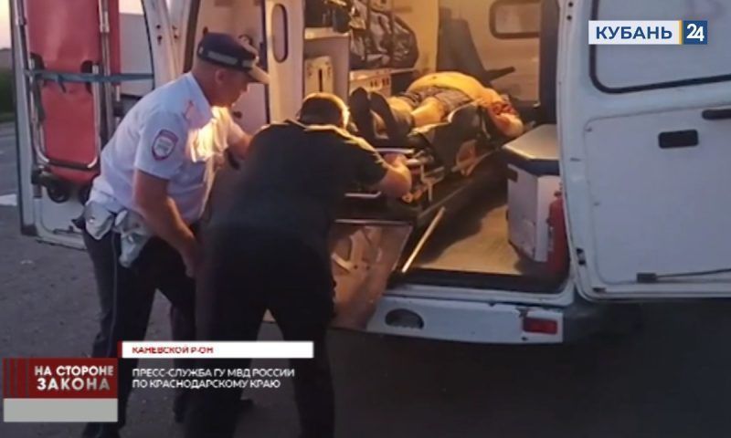 Лежал на обочине без сознания: госавтоинспекторы помогли водителю в Каневском районе