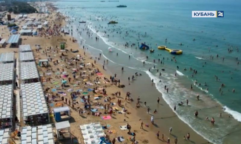 Курортный сезон в самом разгаре: аншлаг на пляжах Черноморского побережья