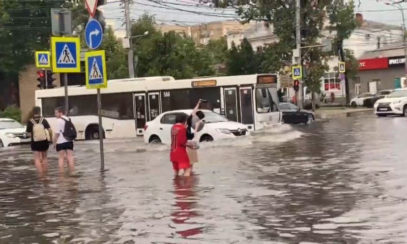 Залповые ливни обрушились на Кубань: от непогоды пострадали Краснодар, Славянск-на-Кубани и Анапа