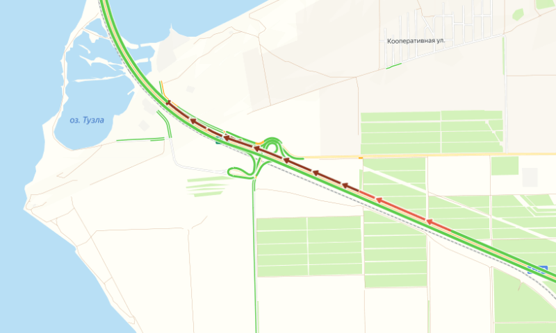Автомобильная пробка снова образовалась перед Крымским мостом в Краснодарском крае