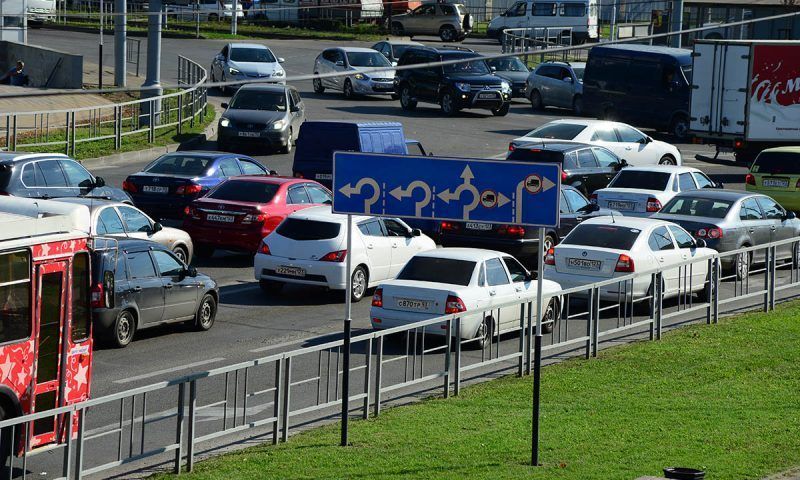 Проезд грузовиков ограничат в Краснодаре для разгрузки дорог перед Новым годом