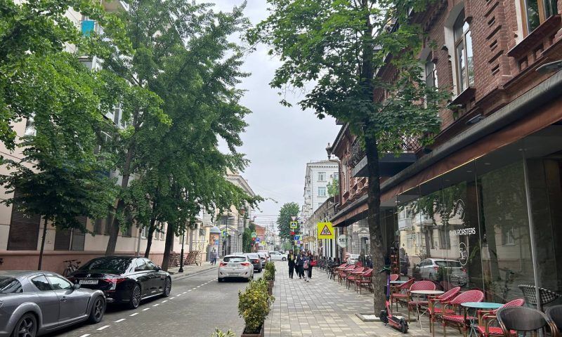 В Краснодаре улицу Чапаева снова сделали пешеходной по выходным