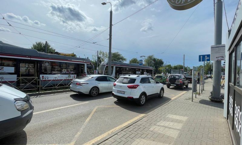 В Краснодаре остановилось движение трамваев на улице Московской