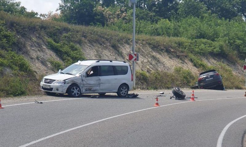 Пять человек пострадали в жестком лобовом ДТП под Анапой