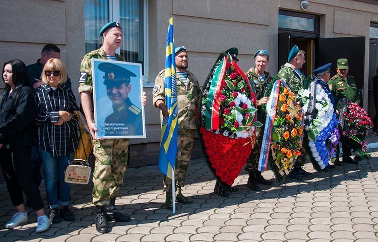 В Татарстане прошли похороны летчика самолета Су-25, погибшего под Ейском