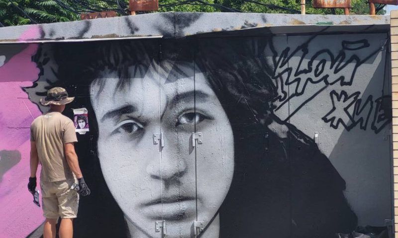 В центре Краснодара появилось граффити с Виктором Цоем