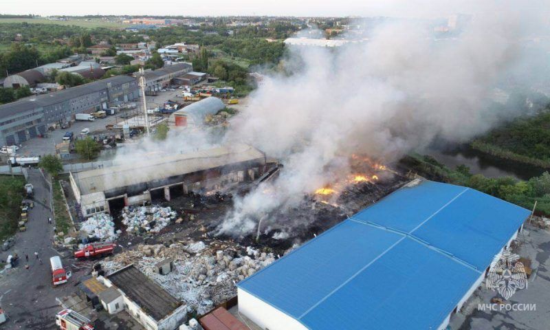 Пожар на складе с макулатурой под Ростовом-на-Дону ликвидировали спустя 16 часов
