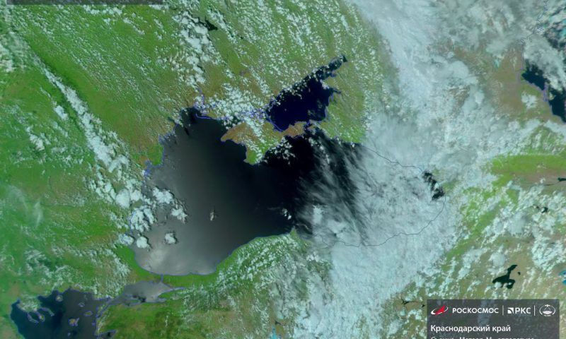 «Роскосмос» показал, как со спутника выглядит циклон, принесший ливни с градом на Кубань