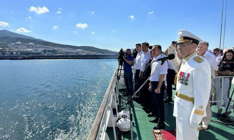 Кондратьев поздравил моряков-черноморцев с Днем Военно-морского флота