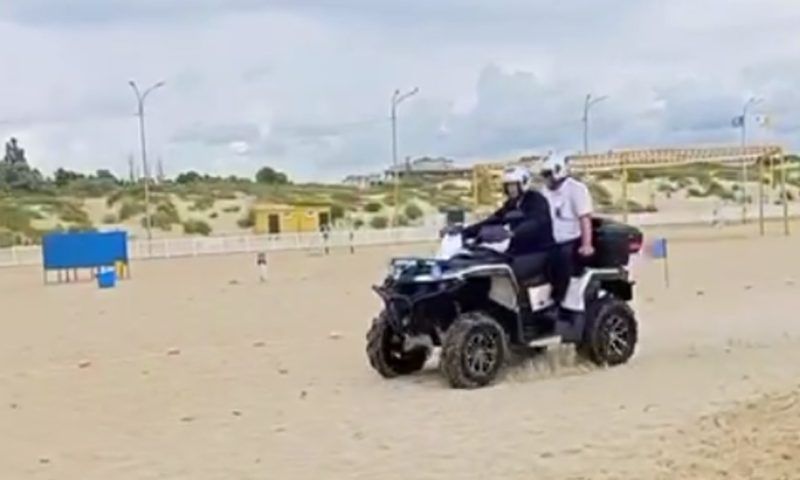 Полицейские на квадроциклах начали патрулировать пляжи Анапы