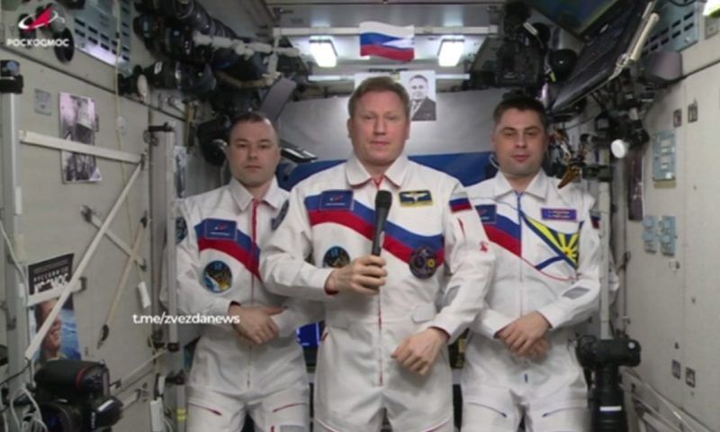 Космонавты с орбиты поздравили россиян с Днем Государственного флага Российской Федерации