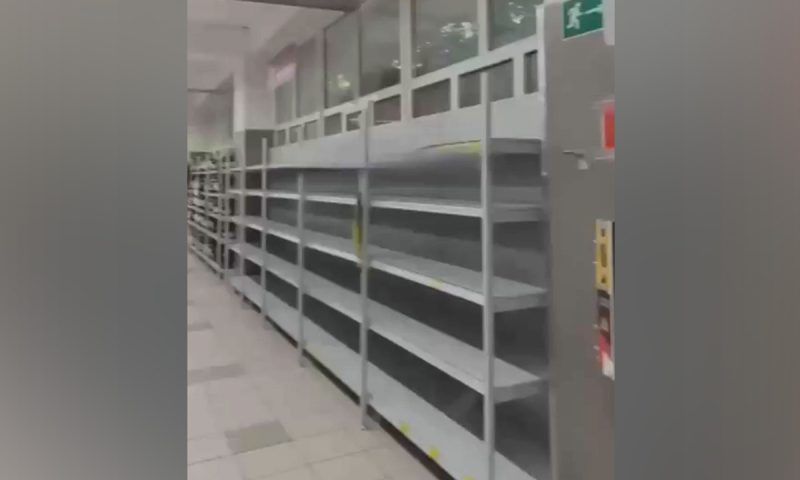 Полки пустуют: жители Сочи пожаловались на нехватку продуктов в магазинах