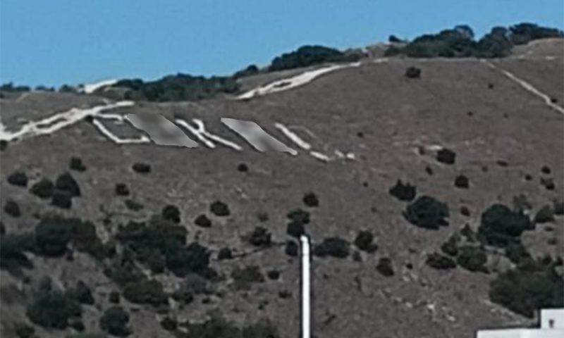Полиция в Анапе ищет вандалов, изменивших надпись на горе в селе Сукко