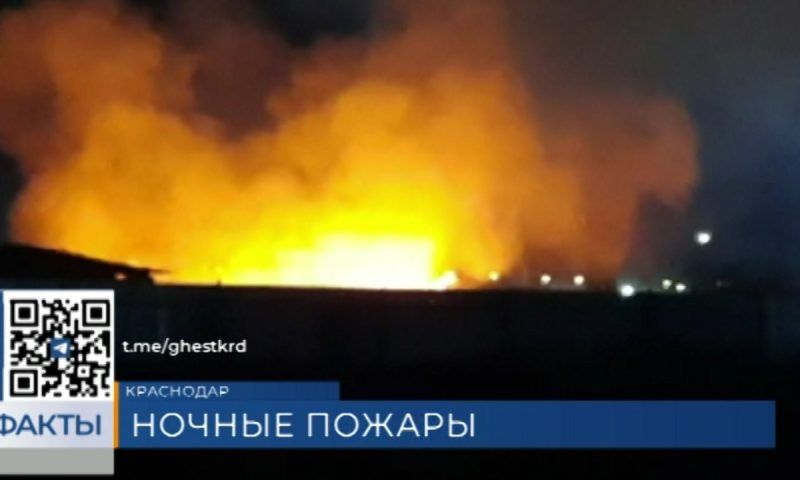 Сухая трава загорелась рядом с многоэтажками в микрорайоне Гидростроителей в Краснодаре