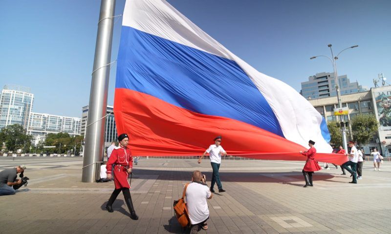 День флага России: торжественные мероприятия в честь праздника прошли по всей Кубани