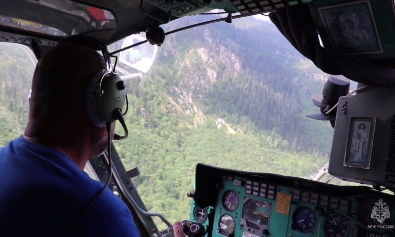 В горах Сочи спасатели ищут двоих пропавших туристов