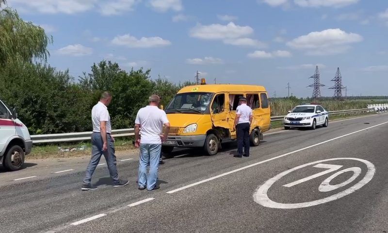 «Газель» с детской футбольной командой попала в ДТП в Краснодарском крае. Видео