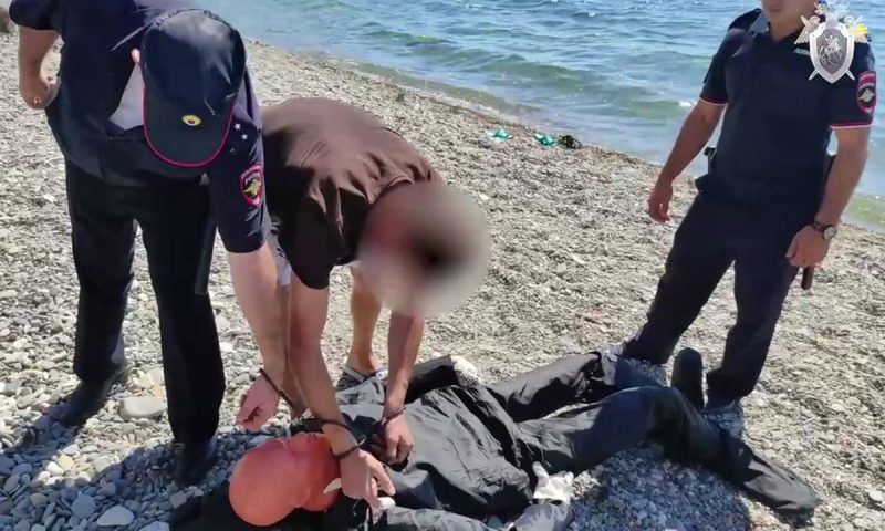 Суд на 2 месяца арестовал бывшего спасателя, пытавшегося зарезать знакомую на пляже под Туапсе