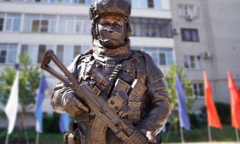 Памятник героям спецоперации установили в Приморско-Ахтарске