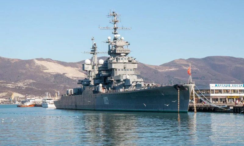 Атаку беспилотных катеров в Новороссийске отбили экипажи кораблей «Оленегорский горняк» и «Суворовец»