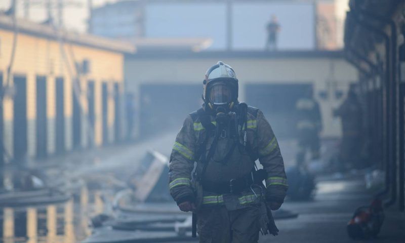 Крупный пожар в гаражном кооперативе Майкопа уничтожил 46 гаражей
