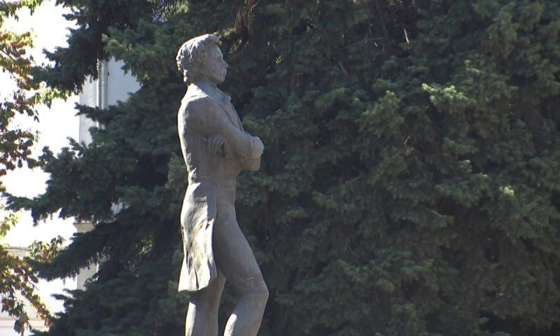 Памятник Пушкину в центре Краснодара: история создания бронзовой скульптуры