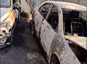 Три иномарки сгорели ночью на парковке жилого комплекса в Краснодаре
