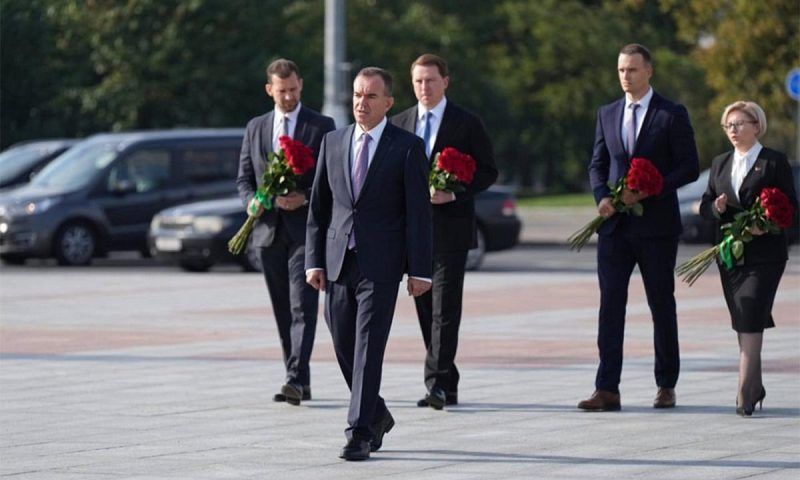 Кондратьев почтил память героев Великой Отечественной войны в Минске
