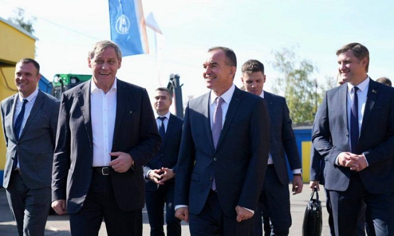 Вениамин Кондратьев во время визита в Беларусь посетил завод холдинга «Амкодор»