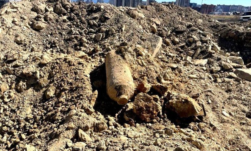 Авиабомбу весом 250 кг откопали на спортплощадке в Новороссийске