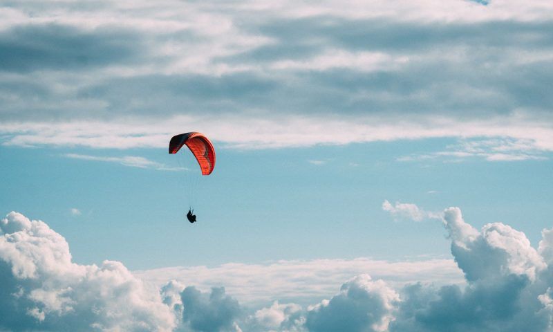 Первый прыжок с парашютом: что нужно знать новичку?