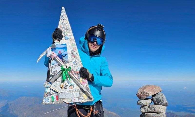 Альпинист из Краснодара после покорения Эльбруса направит 1 млн рублей на спальники для бойцов СВО